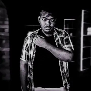 Afrika Capriccio - Hold On Me ft. Erica Vivace